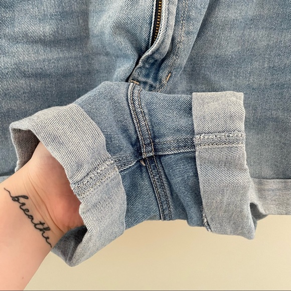 Hollister Ultra High Rise Paper Bag Waist Mom Short - Picture 4 of 9